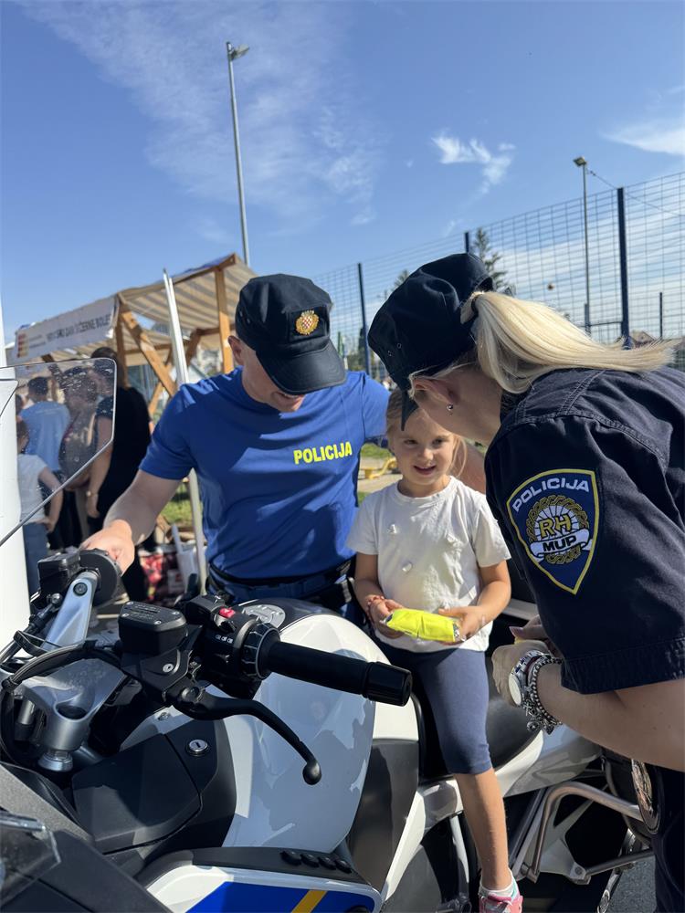 Slika /2025/Dan otvorenih vrata policije Retfala- kontakt policija IPP/IMG_2707.jpg
